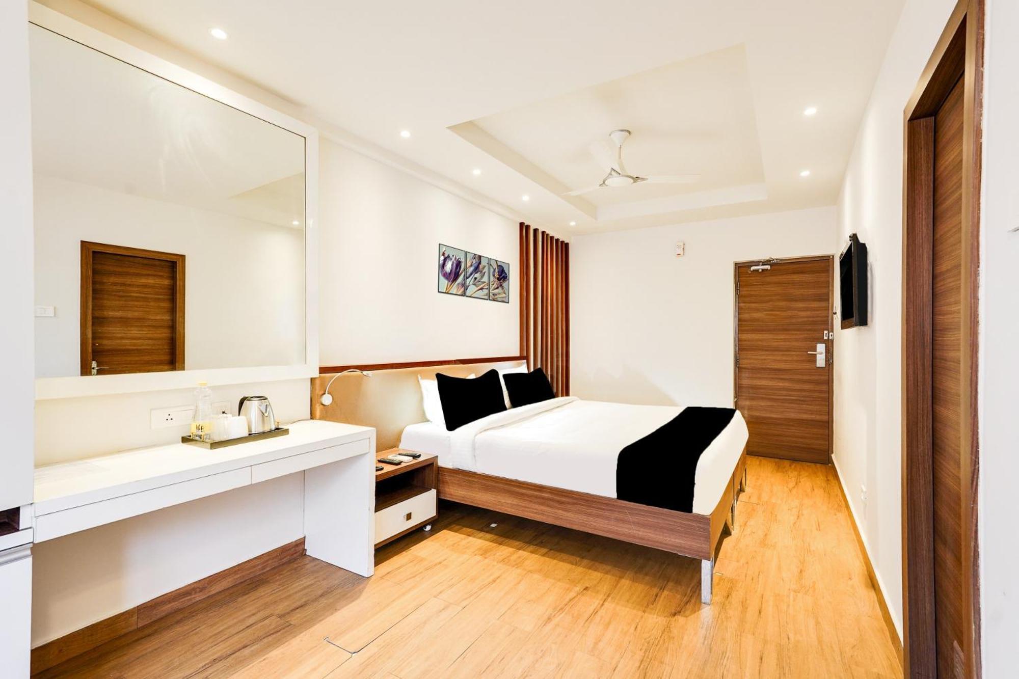 Super Townhouse Oak Kodambakkam Formerly Cine City Chennai Exterior foto